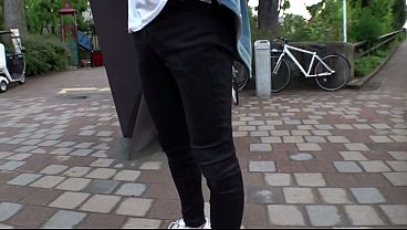 Nonton パート1 連続中出し 早漏彼氏に満足出来ない？そんな美人に！クンニするとアナルもうずいちゃう感度抜群！膣圧コントロール可のマ●コが気持ち良すぎる！水着でセックス！オイル塗ってセックス！最後は彼氏に見られながら&rarr;結局混ざっての3pセックス！！早漏以外のチ●コを教えてやれ thumbnail