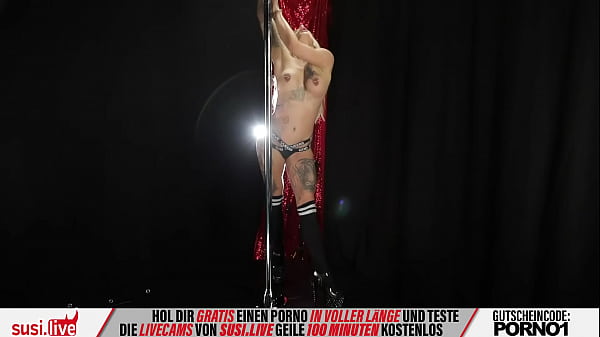 Nach feierabend verdient sie sich etwas dazu ihr chef darf es nicht herausfinden 