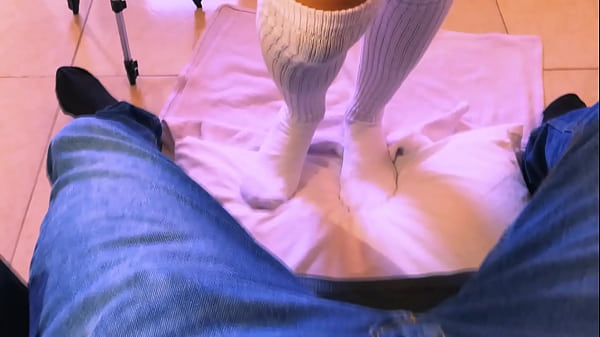 Despu&eacute;s De La Reuni&oacute;n Del Consejo Estudiantil, La Chica Inteligente Tuvo Un Encuentro Prohibido Con Su Profesor De Biolog&iacute;a En Su Apartamento. thumbnail