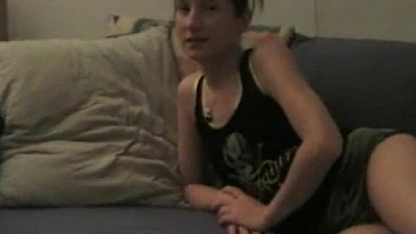 Amateur teen girlfriend sucks and fucks at home 