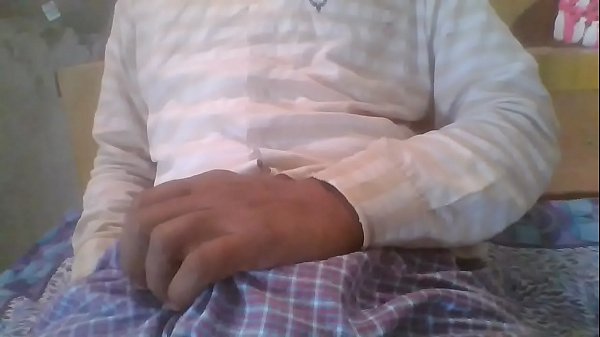 Play MP4 - मेरी सेक्सी हॉट आंटी सुनीता को देख मेरे लण्ड को टच कर मह्सूस किया &vert;&vert;