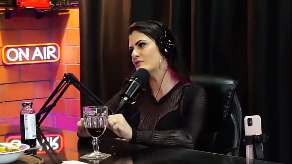 Casais contratam ela e o esposo para iniciar na troca de casais e no m&eacute;nage a trois