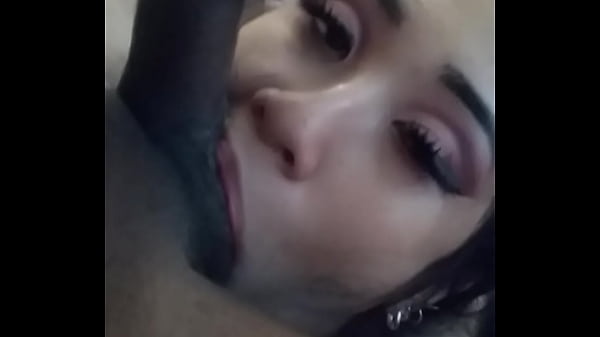 Eva Yi stuffs black balls_in her mouth