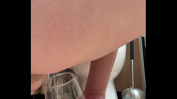 Twerking On The Toilet! thumbnail