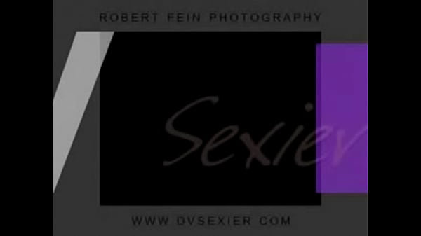 Nonton Sexy Brunette 1 thumbnail