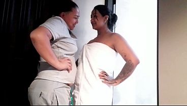 toma tu propina espero te guste, exclamo la dulce princesa antes de dar una mamada profunda