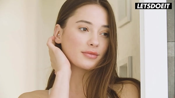 Stepsisters Have Some Fun In The Morning - A GIRL KNOWS 