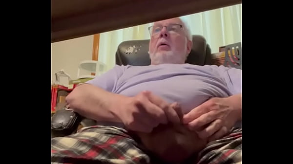 Play MP4 - Richard61naked showing tiny dick underdesk