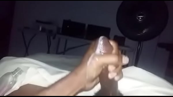 Play MP4 - negao da picona gozando Brazuca