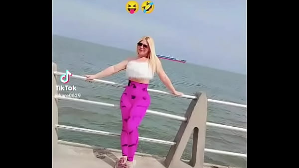 Nonton La Perrita thumbnail