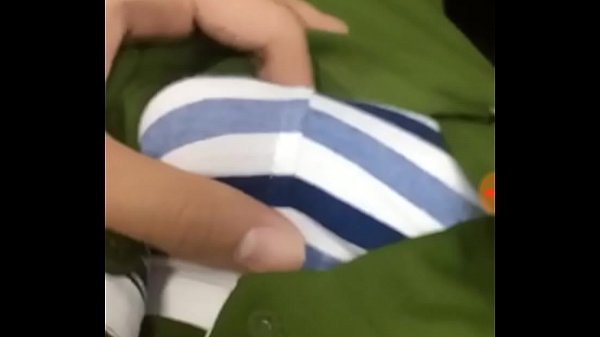 Play MP4 - Anh C&ocirc;ng An Show trong l&uacute;c trực