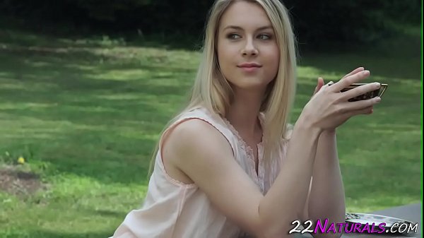 Hot teen babetakes cum facial