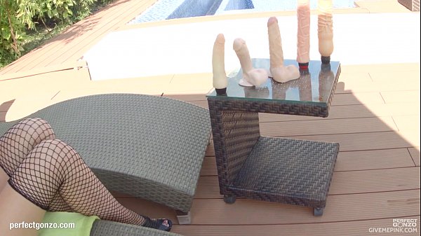 Givemepink Marylin Blond chooses her pleasure fromfive giant_dildos