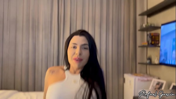 Fiz a maior putaria com a vizinha gostosa que chamei para ver um filme soquei a rola no bucetao e gozei na boca dela