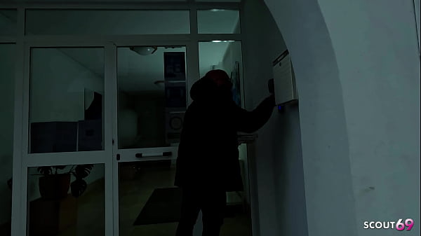 Nonton German Pizza Delivery Guy Suprised By Crazy Teen And Fuck Her Asshole Without Condom In Pov Before Cum On Her Pizza thumbnail