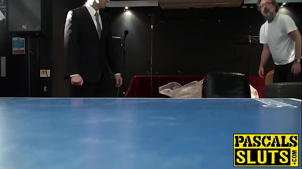 Nonton Hot Babe Taken Down With A Huge Cock thumbnail