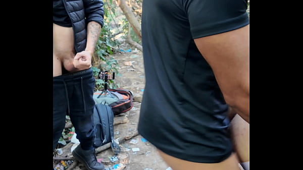 Play MP4 - GAROTO SURFISTA VIROU PUTINHA DE 3 ATIVOS NO MATO DOS CASADOS