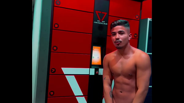 Novinho Ficando Nu Em Bar thumbnail