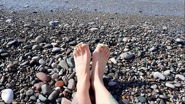 Dominatrix Nika is at sea and seduces you with her feet and toes. You can enjoy the view of the sea and the chic legs of Dominatrix 