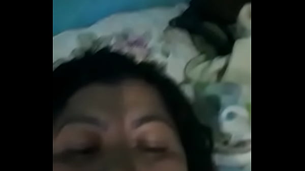 Play MP4 - Safada batendo uma sirica