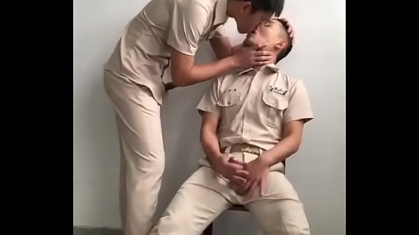 Cho bạn b&uacute; thử 