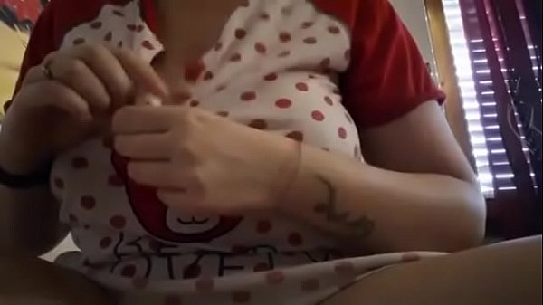 La tua mamma oggi ha un idea perversa di giocare con una piccola bambola 