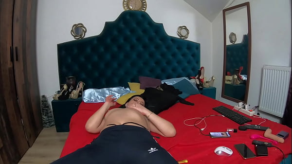 Lazy morning masturbation &ndash; topless in sweatpants & so wet ️ 233 preview 