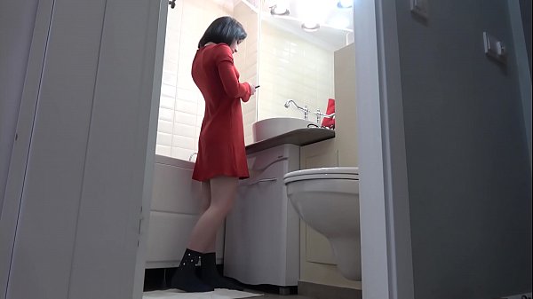 Play MP4 - Beautiful Candy Black in the bathroom - Hidden cam