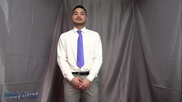 今回はピチピチのスーツがエロエロの新卒若リーマン君が登場！ ワイルドな見た目とゴツゴツした体つきが性欲をそそるハイスペックな彼。 thumbnail