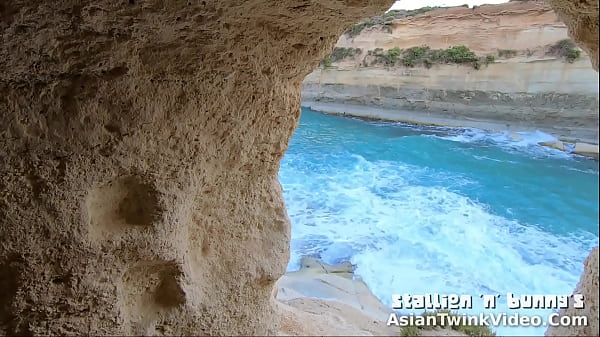 Sporty Tanned Snorker Sucks Big Cock 