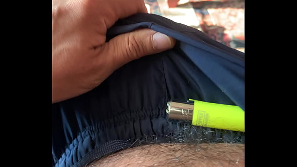 Play MP4 - De shorts e pau duro&comma; querendo bater um punhet&atilde;o