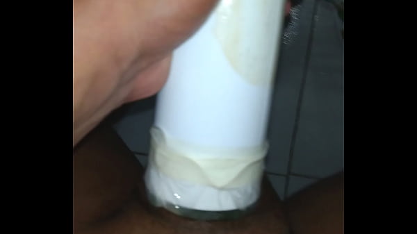 Fudendo cuzinho improvisado 