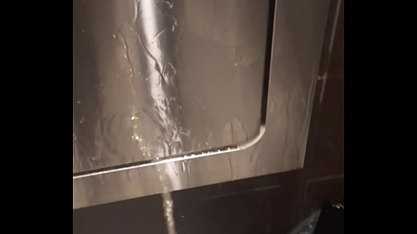 Play MP4 - Public bathroom piss 1