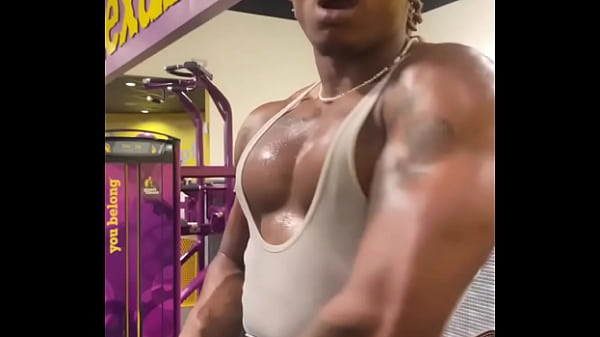 Play MP4 - Handsomedevan hits chest