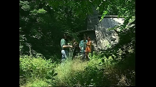 Play MP4 - Swinger couples fucking outdoor