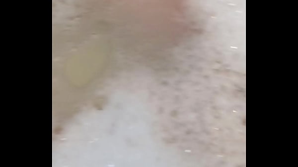 La donna delle pulizie tocca il cazzo del padrone 