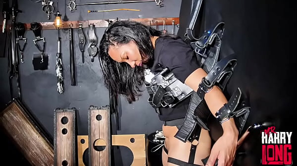 Nonton Slut Training With Sexy Kellie Shien thumbnail