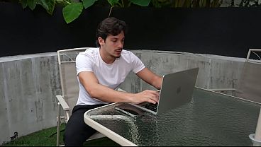 Nonton While I'm On The Computer Stressed Out From Work The Colombian Slut Comes To Make Me Relax thumbnail