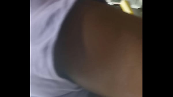 Safada inteada no mercado de shortinho 