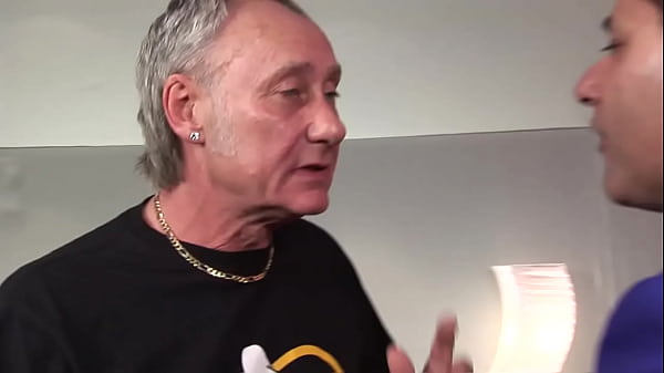 Nonton Amanda Bleack Is A Hot Brunette Who Gets Her Holes Used By Two Dicks thumbnail