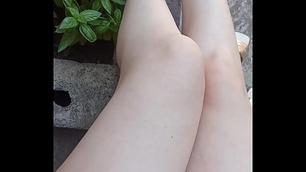 GretaLa - in cortile fa' prendere aria alla fica 