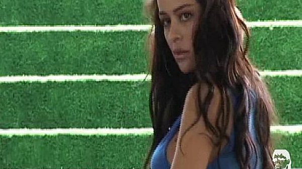Larissa Riquelme thumbnail