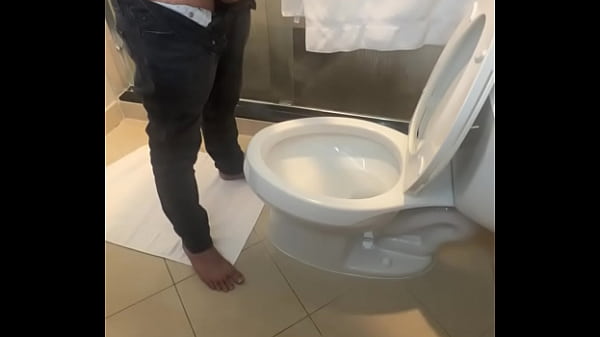 Play MP4 - Guy Solo Los Angeles