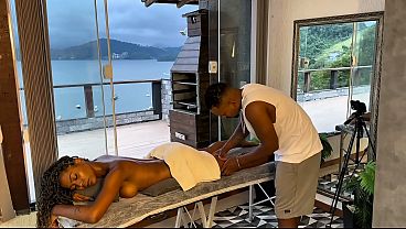 Eu S&oacute; Pedi Uma Massagem... Mas Quando &eacute; A Gente, Nunca &eacute; S&oacute; Isso. Meu Marido Preparou Cada Detalhe, O Clima, O Toque... E Aos Poucos A Conex&atilde;o Foi Falando Mais Alto. thumbnail