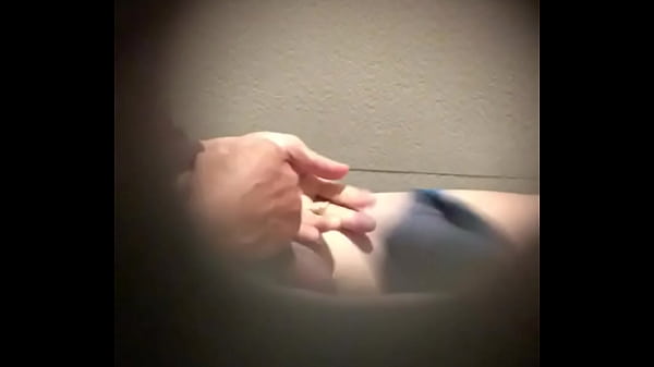 Quay l&eacute_n trai d&acirc_m sục cu