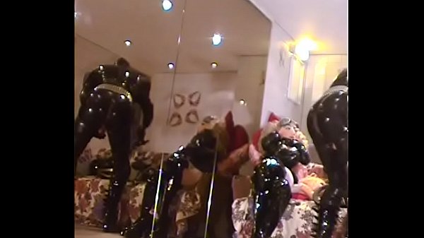 Roxina2004BizarreRubberGrl071204XXL.WMV 