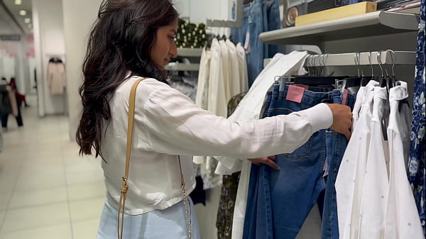 Play MP4 - Me dio ganas de masturbarme mientras estaba de compras &quest;&quest;