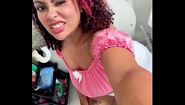 Nonton Chubby Girl Fart Loud Rips With Silly Goofy Faces Reactions thumbnail