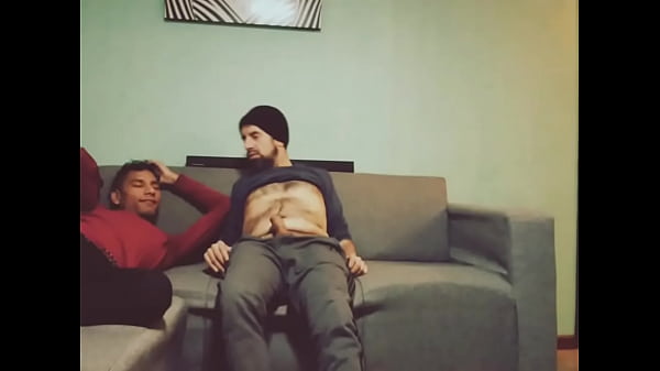 Play MP4 - Saboreando la verga de mi macho en el sof&aacute;&period;