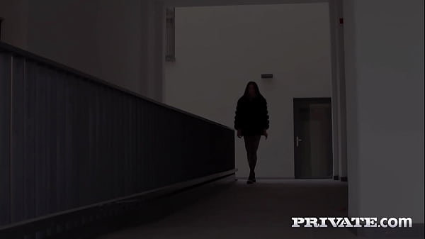 Nonton Mia Tresji Gets Wild With The thumbnail